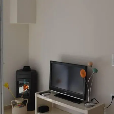 Apartamento 2 Bed-sleeps4-garden-parking-pets-aircon *