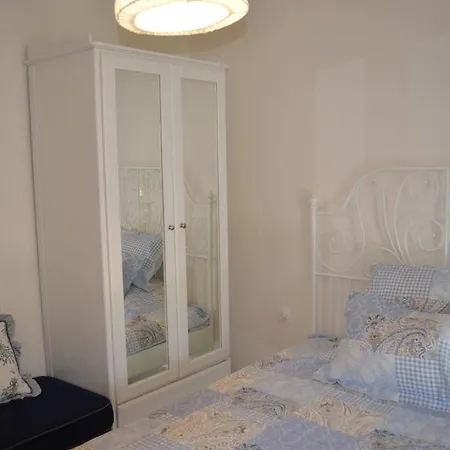 Apartment 2 Bed-sleeps4-garden-parking-pets-aircon Nikiti (Sithonia)