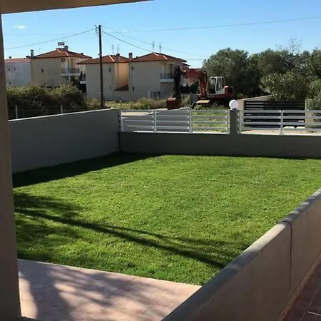 2 Bed-sleeps4-garden-parking-pets-aircon * Nikiti (Sithonia)