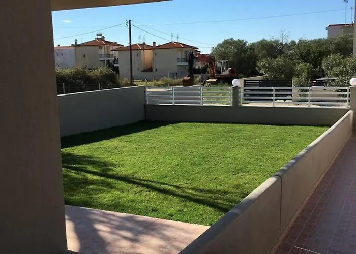 2 Bed-sleeps4-garden-parking-pets-aircon * Nikiti (Sithonia)