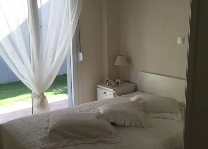 Apartament 2 Bed-sleeps4-garden-parking-pets-aircon